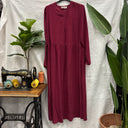 Prototype n°004 : robe longue bordeaux, encolure en V avec plastron, manches longues et jupe froncée, taille XXL