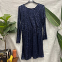 Prototype n°028, robe à sequins bleu marine, encolure ronde, manches longues et jupe froncée, taille S, vue générale