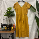 Prototype n°036, robe longue ocre à col V, manches courtes, plis à la taille et poches, taille S, vue générale
