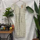 Prototype n°037, robe longue à col V et manches courtes, petites fleurs vertes et jaunes sur fond écru, taille unique, vue générale
