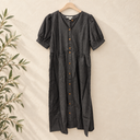 Prototype – Robe longue boutonnée – Gris anthracite – XL – N°063 — fond écru, cintre en bois et branches d’olivier