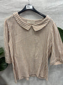 Prototype n°087 : blouse à rayures beige et écru, col plat et manches trois-quarts, taille S.