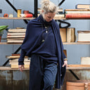 Pull asymétrique Quiterie — maille douce bleu marine - Quintessence