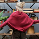 Pull asymétrique Quiterie — maille douce cerise - Quintessence