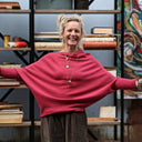 Pull asymétrique Quiterie — maille douce cerise - Quintessence