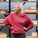 Pull asymétrique Quiterie — maille douce cerise - Quintessence