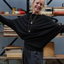 Pull asymétrique Quiterie — maille douce noir - Quintessence