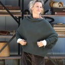 Pull asymétrique Quiterie — maille douce vert de gris - Quintessence