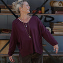 Pull col V Sélény — maille douce prune - Quintessence