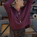 Pull col V Sélény — maille douce prune - Quintessence