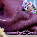 Pull col V Sélény — maille douce prune - Quintessence