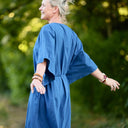 Robe Joanne — Seersucker de coton bleu Majorelle - Quintessence