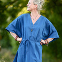 Robe Joanne — Seersucker de coton bleu Majorelle - Quintessence