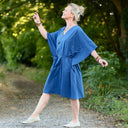 Robe Joanne — Seersucker de coton bleu Majorelle - Quintessence