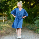 Robe Joanne — Seersucker de coton bleu Majorelle - Quintessence