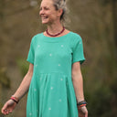 Robe Louisa - Double gaze de coton brodée vert pep's - Quintessence