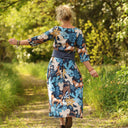 Robe Louisa manches 3/4 coton imprimé Bleu astral porté | atelier à Roubaix
