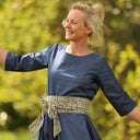 Robe Louisa manches 3/4 Jean de coton bleu porté | atelier à Roubaix