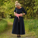 Robe Louisa manches 3/4 Lin marine porté | atelier à Roubaix