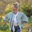 Veste kimono Yoko velours côtelé vert d'eau porté | atelier à Roubaix
