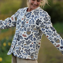 Veste Nathalie Jacquard “Jardin des Songes” porté | atelier à Roubaix