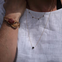 Collier court Avril - dorée/ médaillon noir - Quintessence