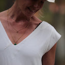 Collier mi-long Aélis - vert émeraude - Quintessence