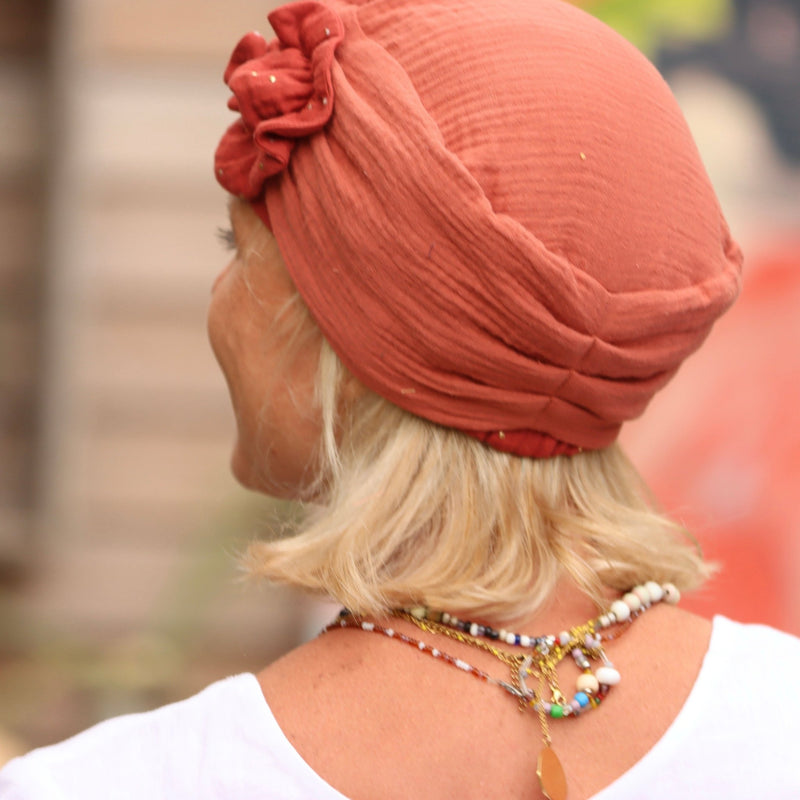 La coiffe Victoire gaze de coton terracotta - fleur tomette/or - Quintessence