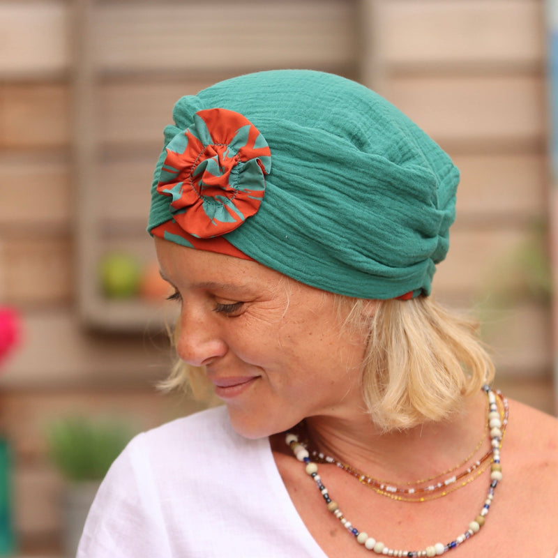 La coiffe Victoire gaze vert printemps - fleur terracotta/aqua - Quintessence