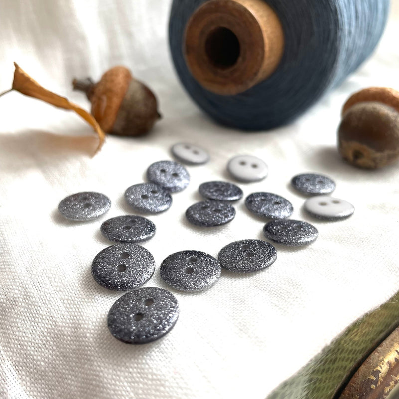 Lot de 15 boutons #6 paillettes noir grisé - Quintessence