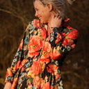 Robe Pomme - longueur midi - sergé de viscose - fleurs de minuit - Quintessence